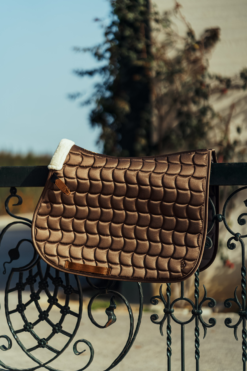 Horze Houston All Purpose Saddle Pad With Faux Fur 17 Horze Houston All Purpose Saddle Pad With Faux Fur -Weatherbeeta Store 17400 BDBR 4