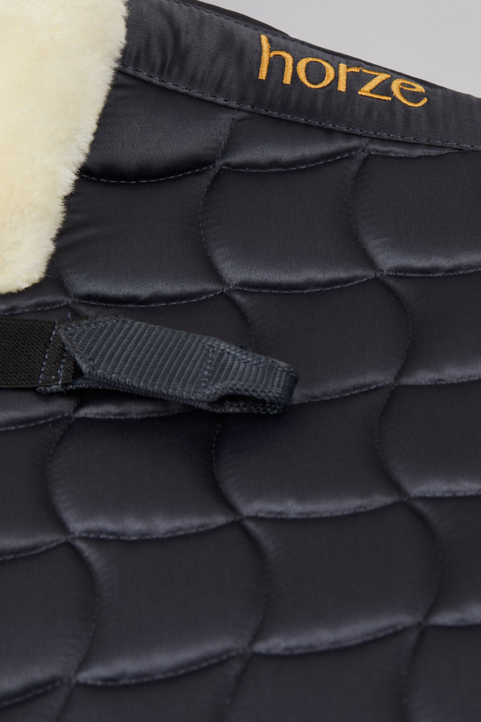 Horze Houston All Purpose Saddle Pad With Faux Fur 8 Horze Houston All Purpose Saddle Pad With Faux Fur - Image 6