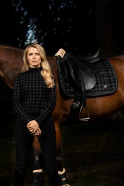 Eskadron Essence 22/23 Velvet Stamp Dressage Saddle Pad 10 Eskadron Essence 22/23 Velvet Stamp Dressage Saddle Pad -Weatherbeeta Store 342578 BL 3