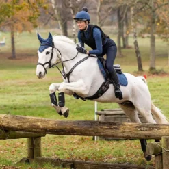 LeMieux Suede Close Contact Saddle Pad Atlantic -Weatherbeeta Store it03255 lifestyle suedeclosecontactsquare atlantic 3