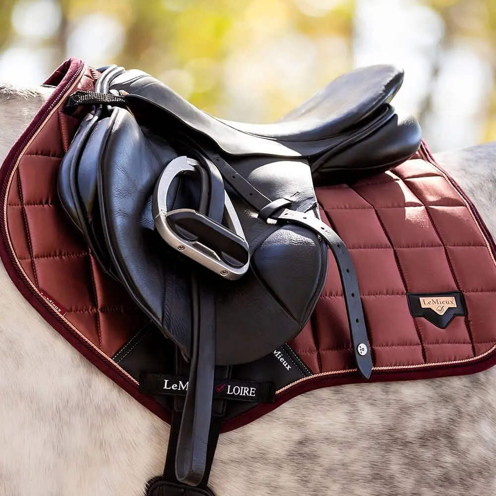 LeMieux Loire Satin Close Contact Saddle Pad Orchid 4 LeMieux Loire Satin Close Contact Saddle Pad Orchid - Image 2